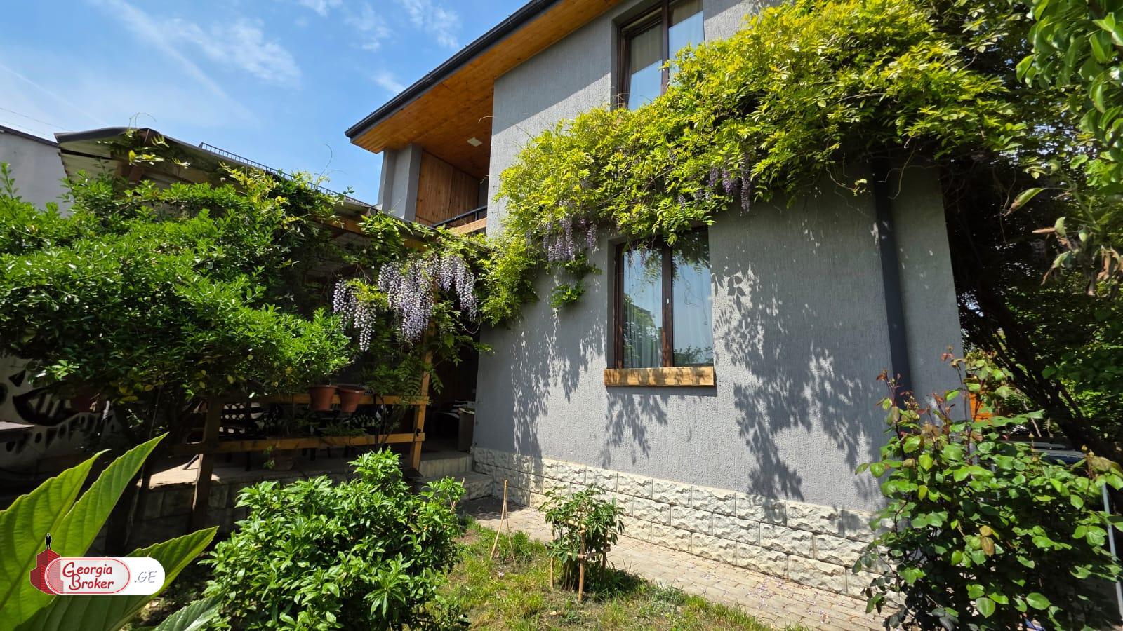 nearly repaired 9-room house for sale